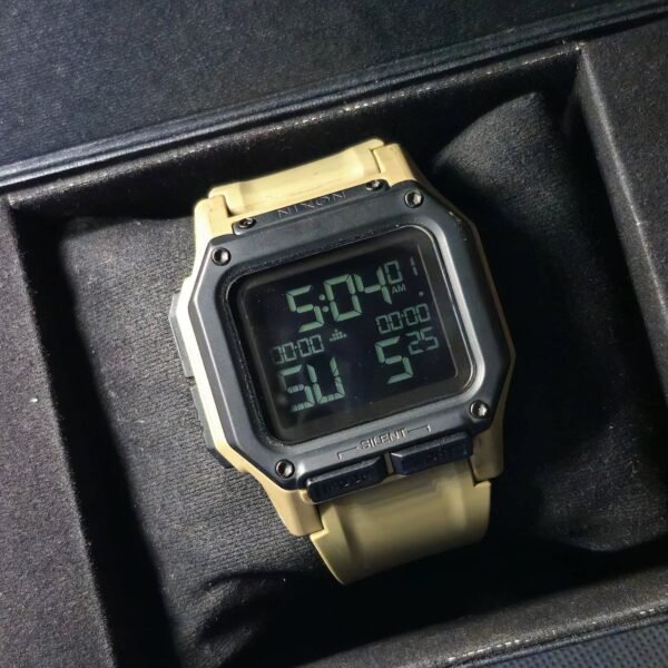 NIXON REGULUS – All Sand