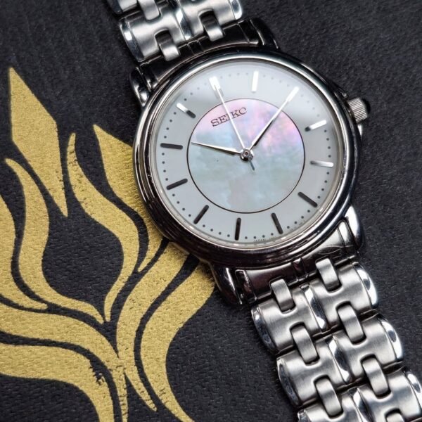 SEIK0 Quartz – Iridescent Mother of Pearl