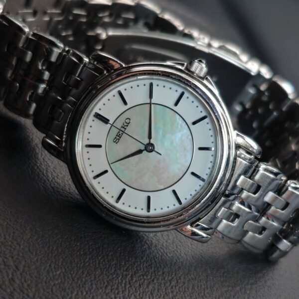 SEIK0 Quartz – Iridescent Mother of Pearl