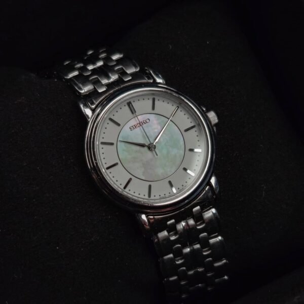 SEIK0 Quartz – Iridescent Mother of Pearl